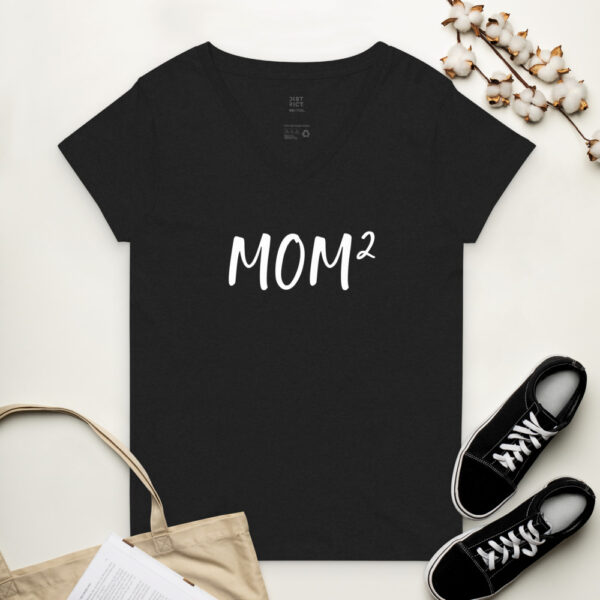 Damen-T-Shirt mit V-Ausschnitt “MOM²”